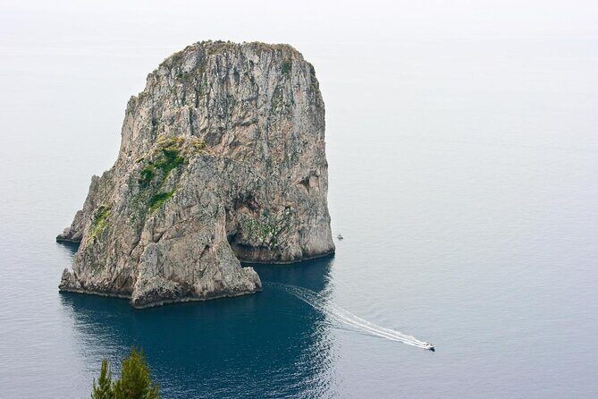 Private Boat Tour of Capri from Positano - A private Capri day from Positano: what you gain by going by boat