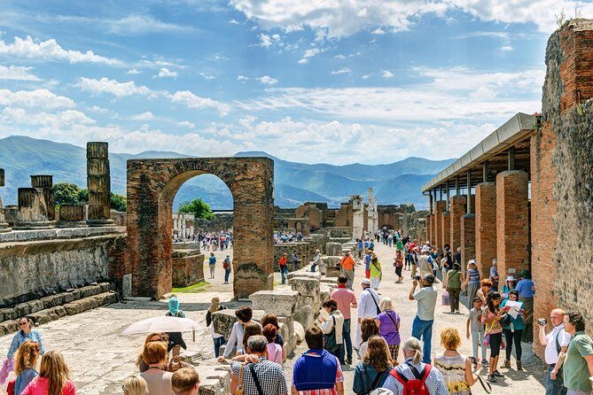 The real life in the old Pompeii tour with Archaelogical Guide All Inclusive - Pickup, timing, and how skip-the-line changes your day
